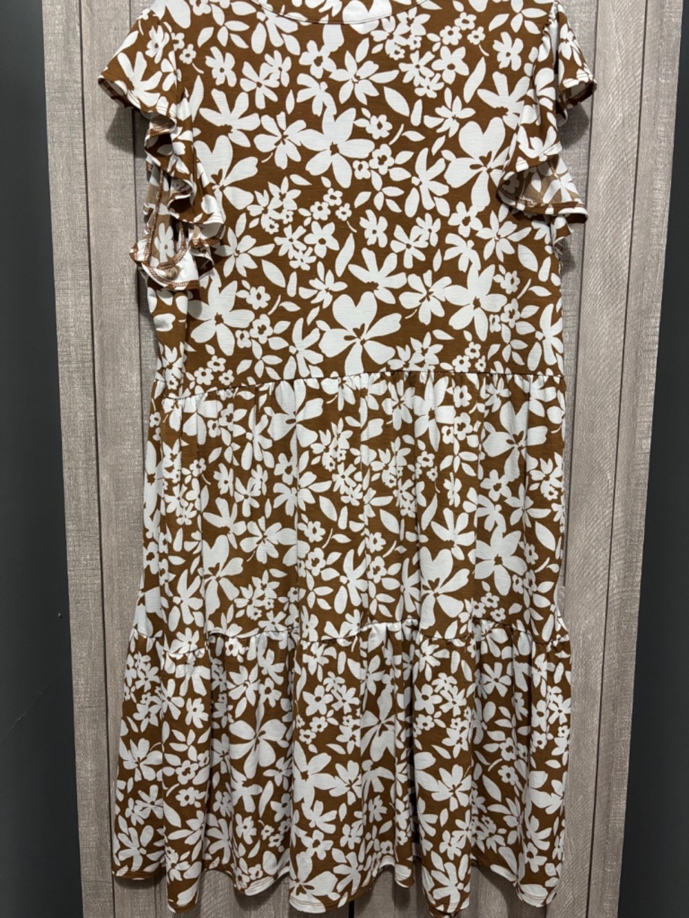 Dear Scarlett Lizzy Print Wrinkle Free Flutter Sleeve Dress 2X plus - Picture 6 of 12